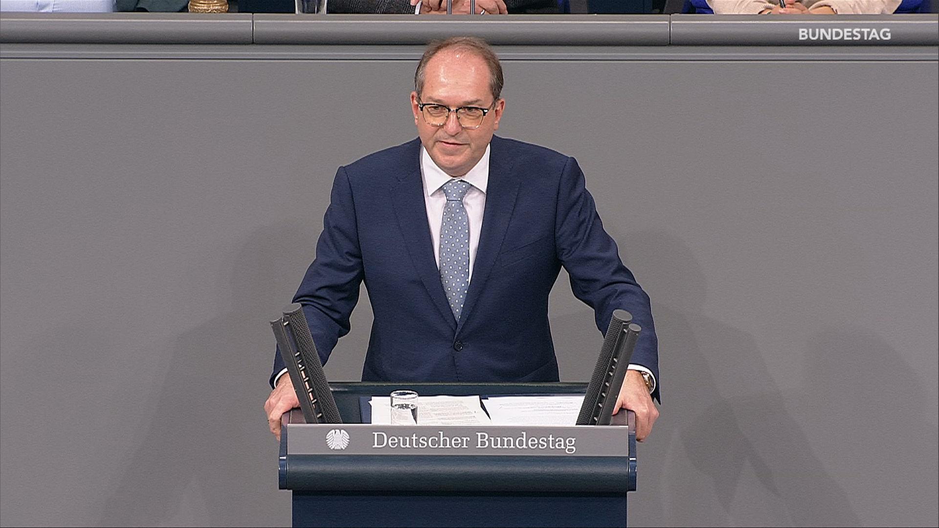 Dobrindt: "Wir schaffen Turbo-Einbürgerung ab"