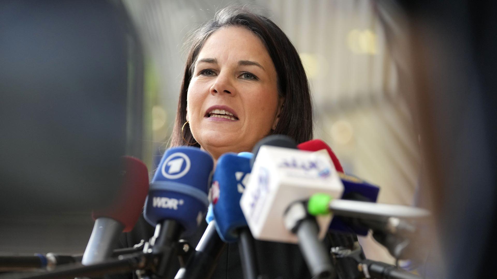 Doorstep Baerbock zum EU-Außenministertreffen