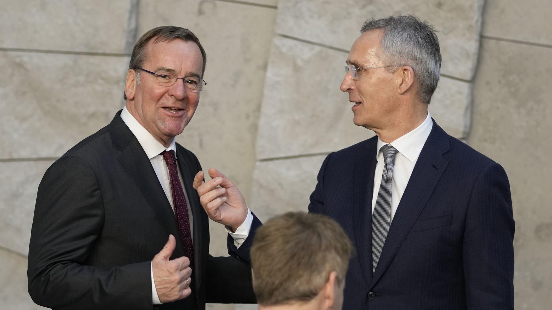 Doorsteps vor NATO-Treffen