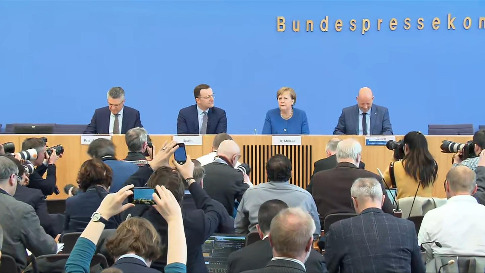Erste Pressekonferenz von Merkel zu Corona