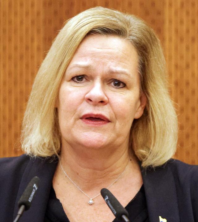 Faeser über Anlaufstelle für Kommunalpolitiker:innen