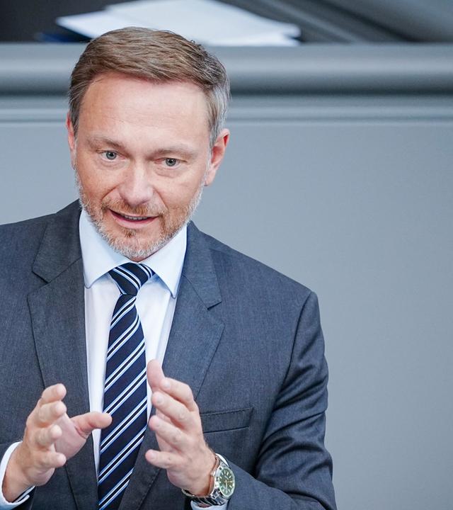 Finanzminister bringt Haushalt ein