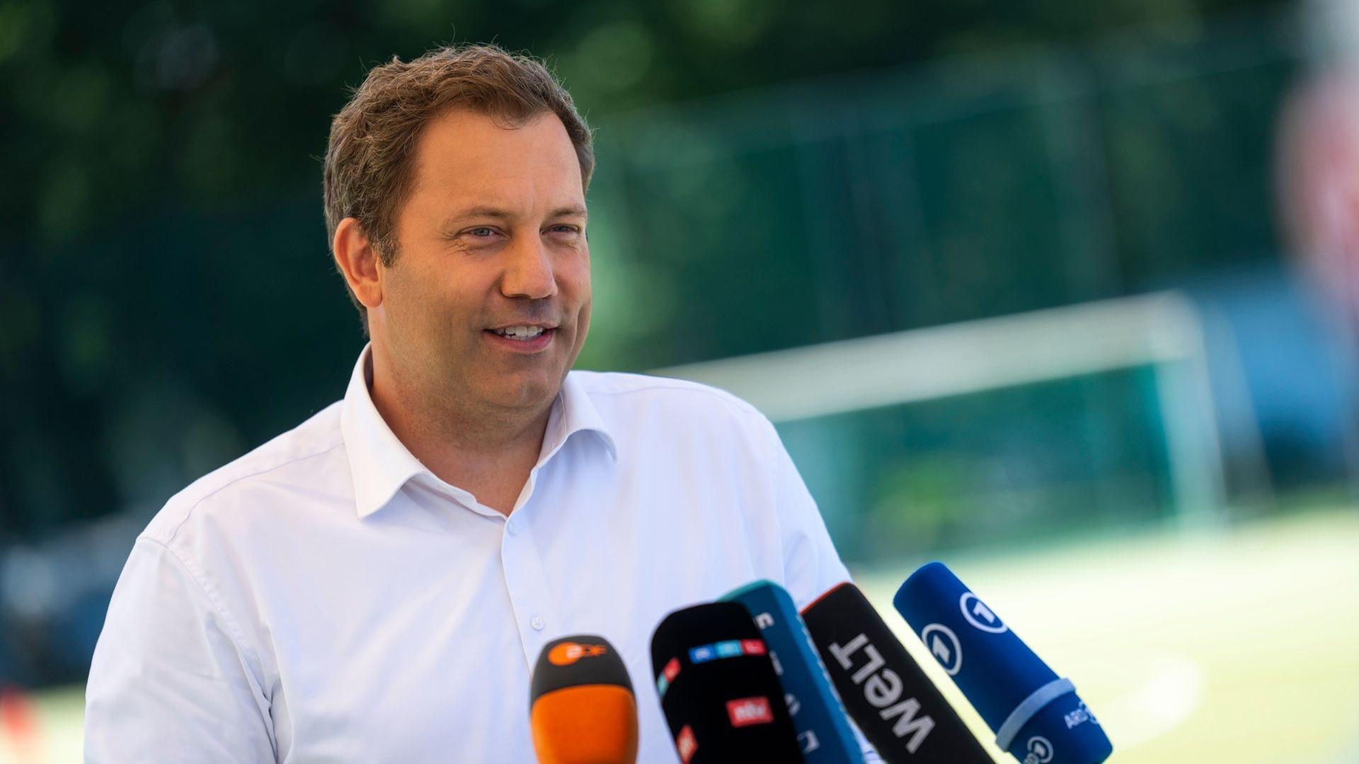 Finanzminister Klingbeil: „Haben Kultur der Sparbücher“