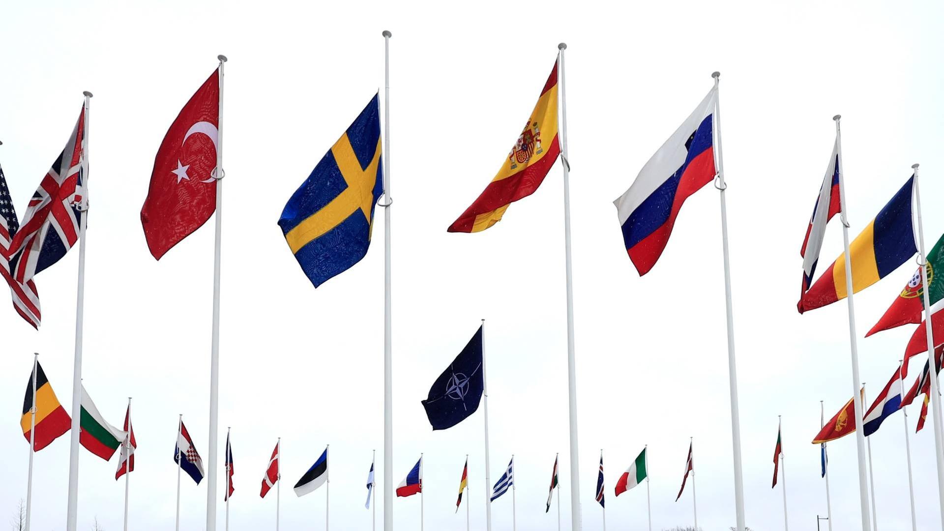 Flaggenzeremonie zum NATO-Beitritt Schwedens