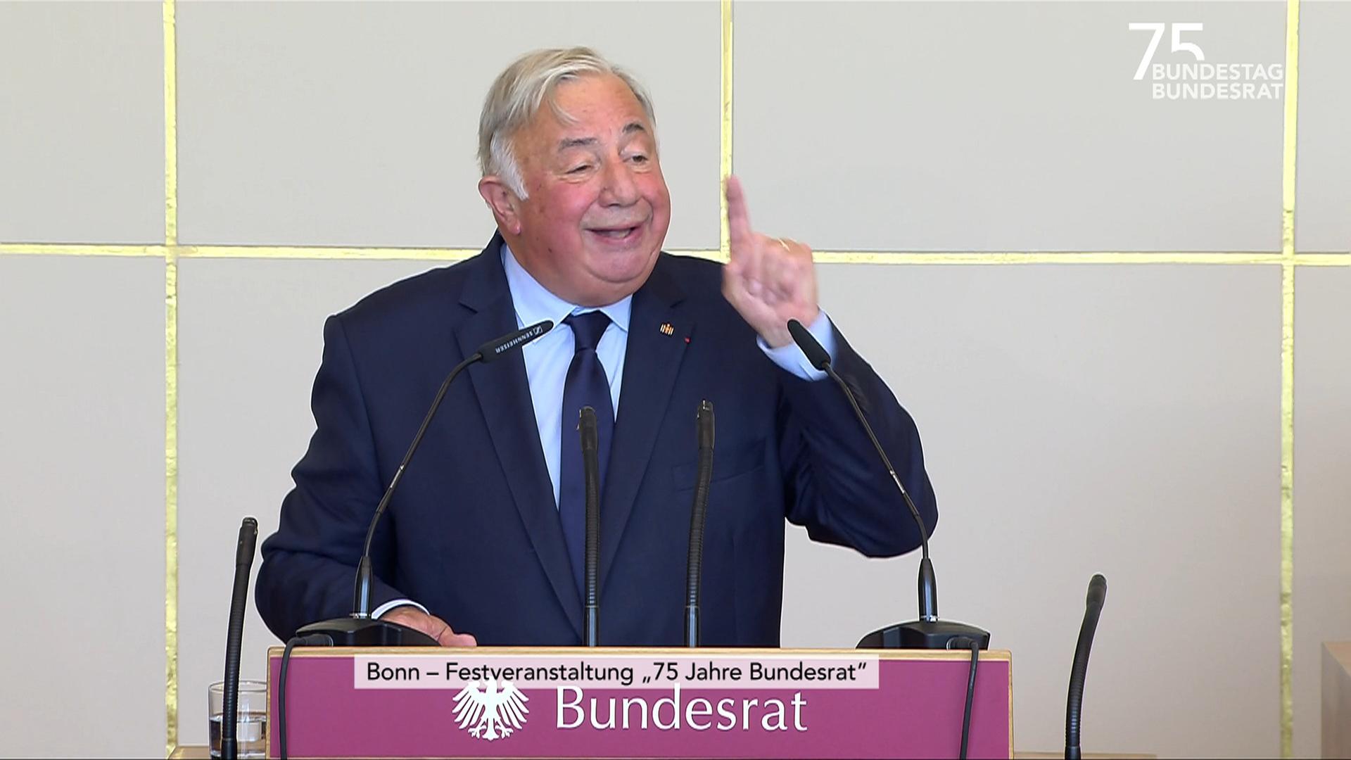 Französischer Senatspräsident zum Festakt