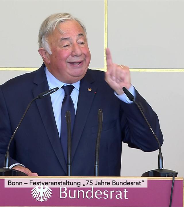 Französischer Senatspräsident zum Festakt