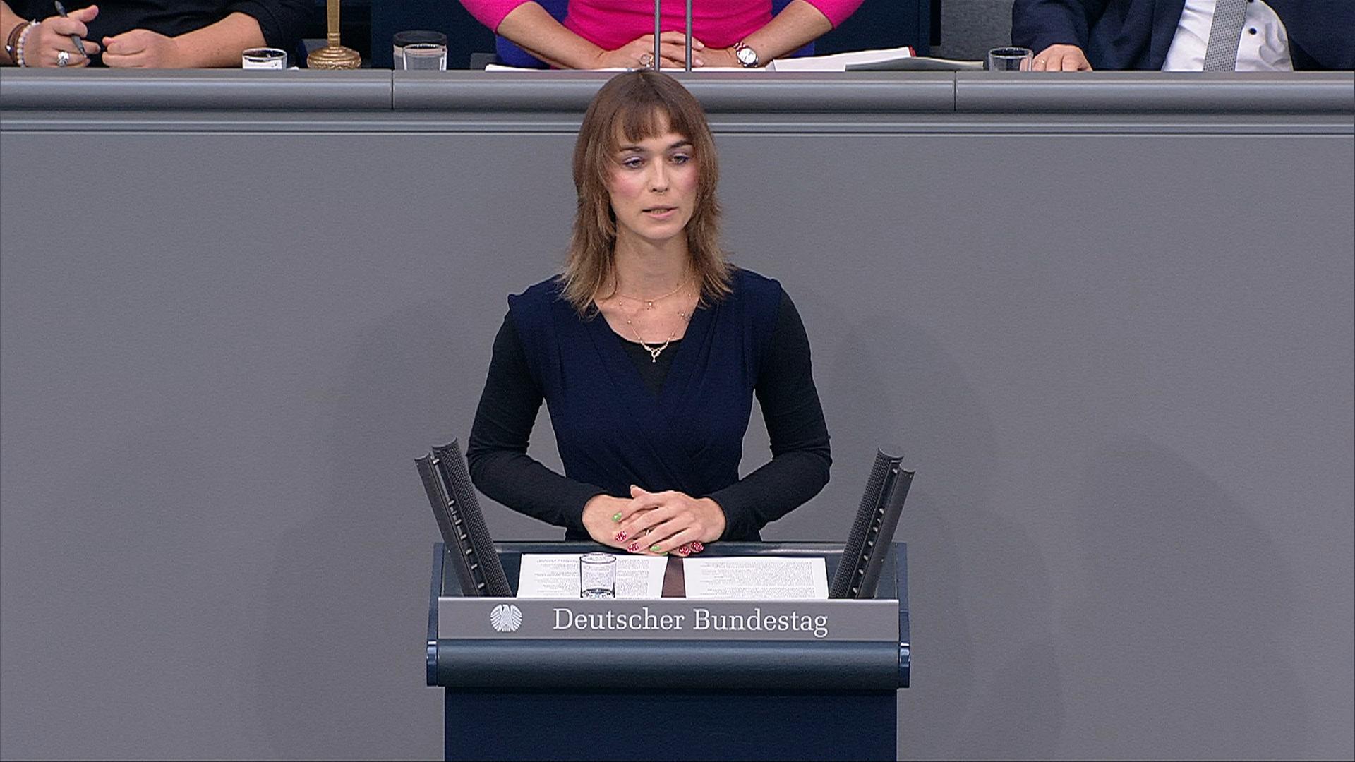 Grüne fordern Merkmal "sexuelle Identität" im Grundgesetz