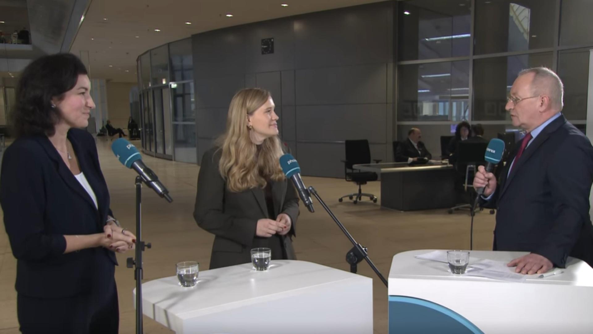 Josephine Ortleb und Dorothee Bär