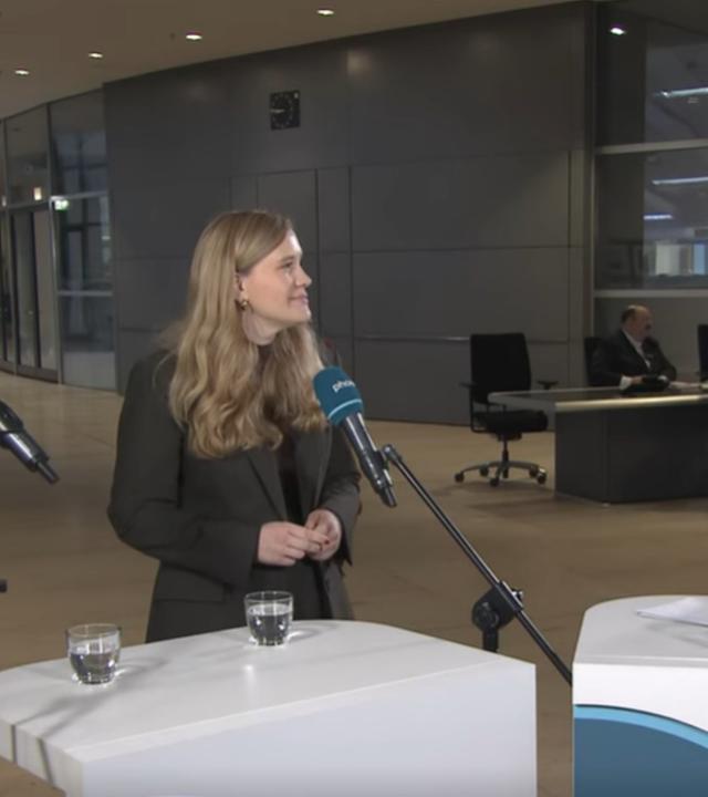 Josephine Ortleb und Dorothee Bär