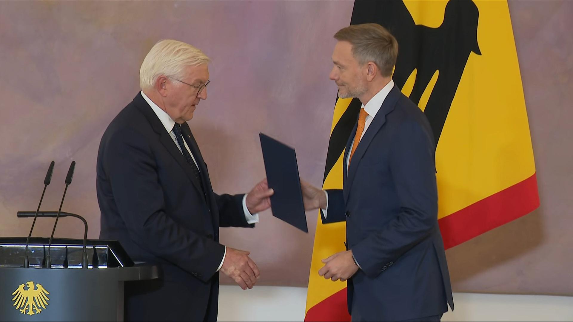 Kabinettsumbildung in Schloss Bellevue