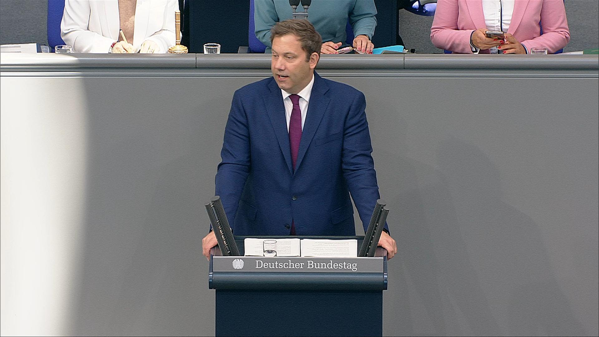 Klingbeil bringt Haushalt 2026 ein