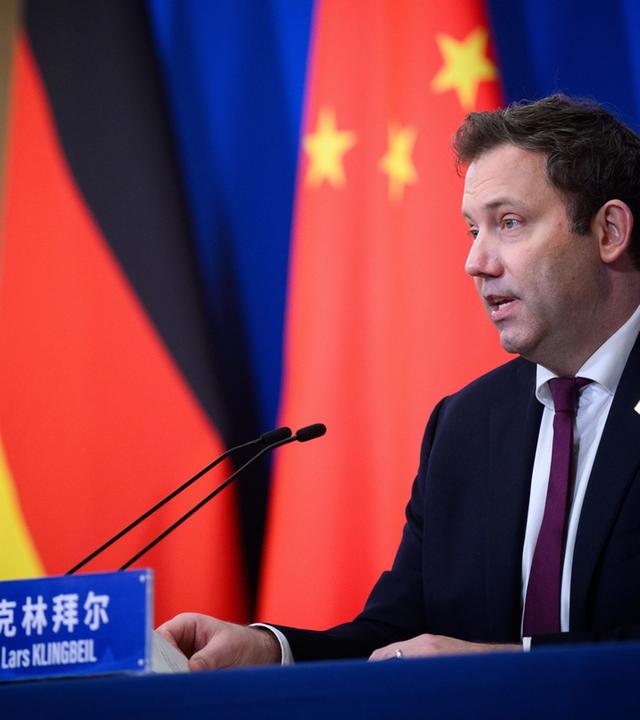 Klingbeil in China: Miteinander reden, statt übereinander