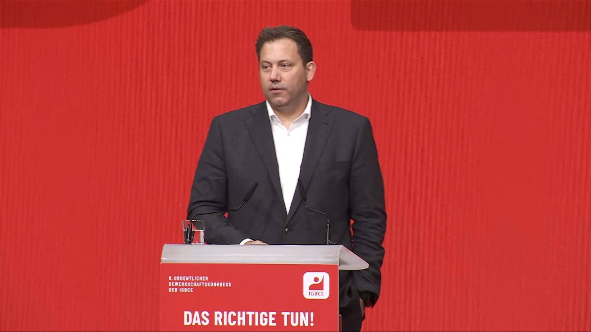 Klingbeil: Um jeden Industrie-Arbeitsplatz kämpfen