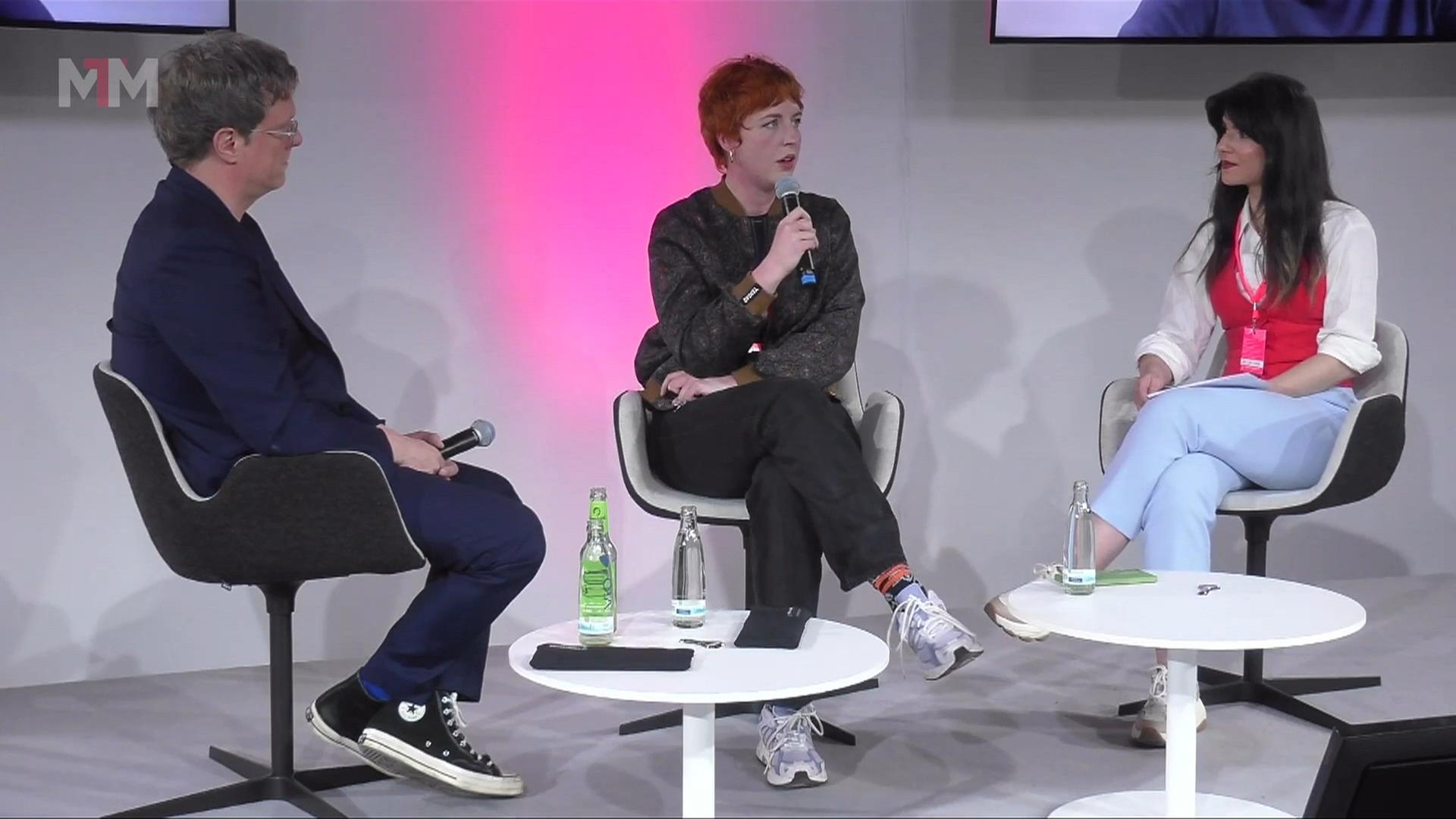 Lightmedium Social Media?