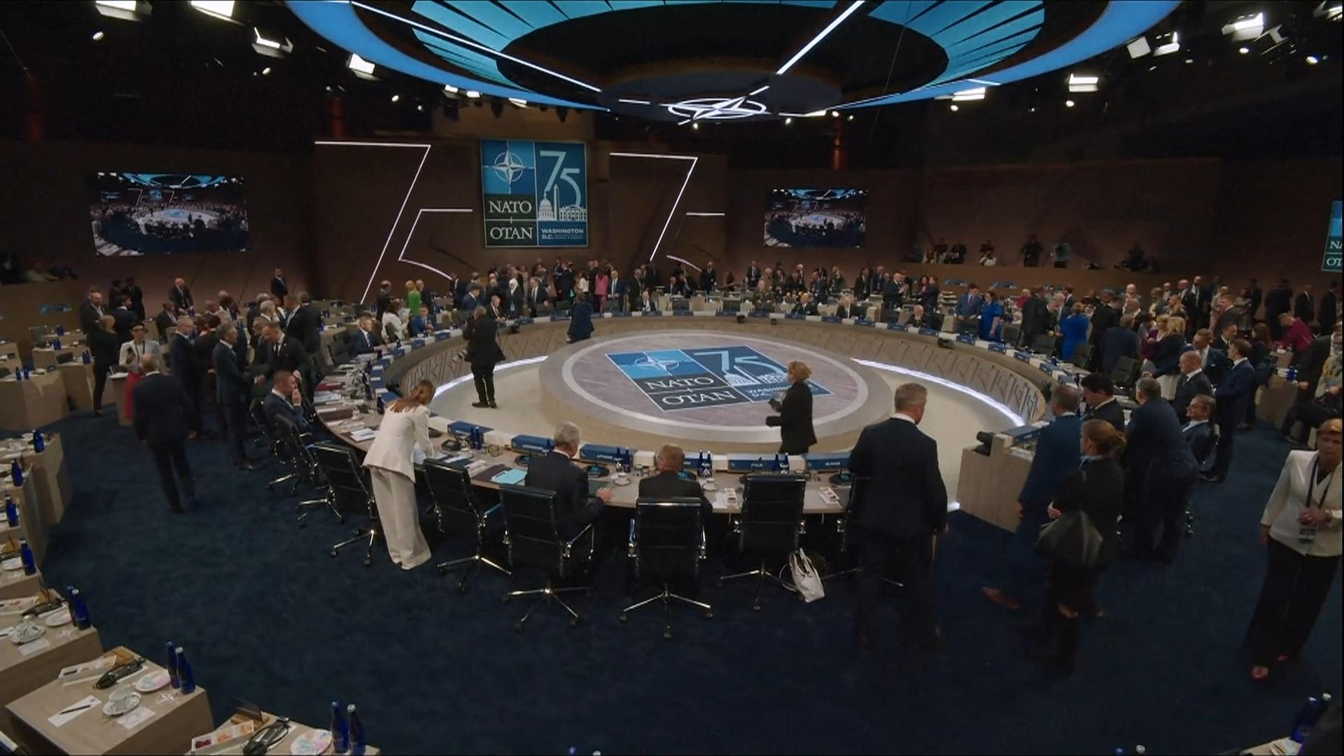 NATO-Gipfel: Eröffnung der Arbeitssitzung