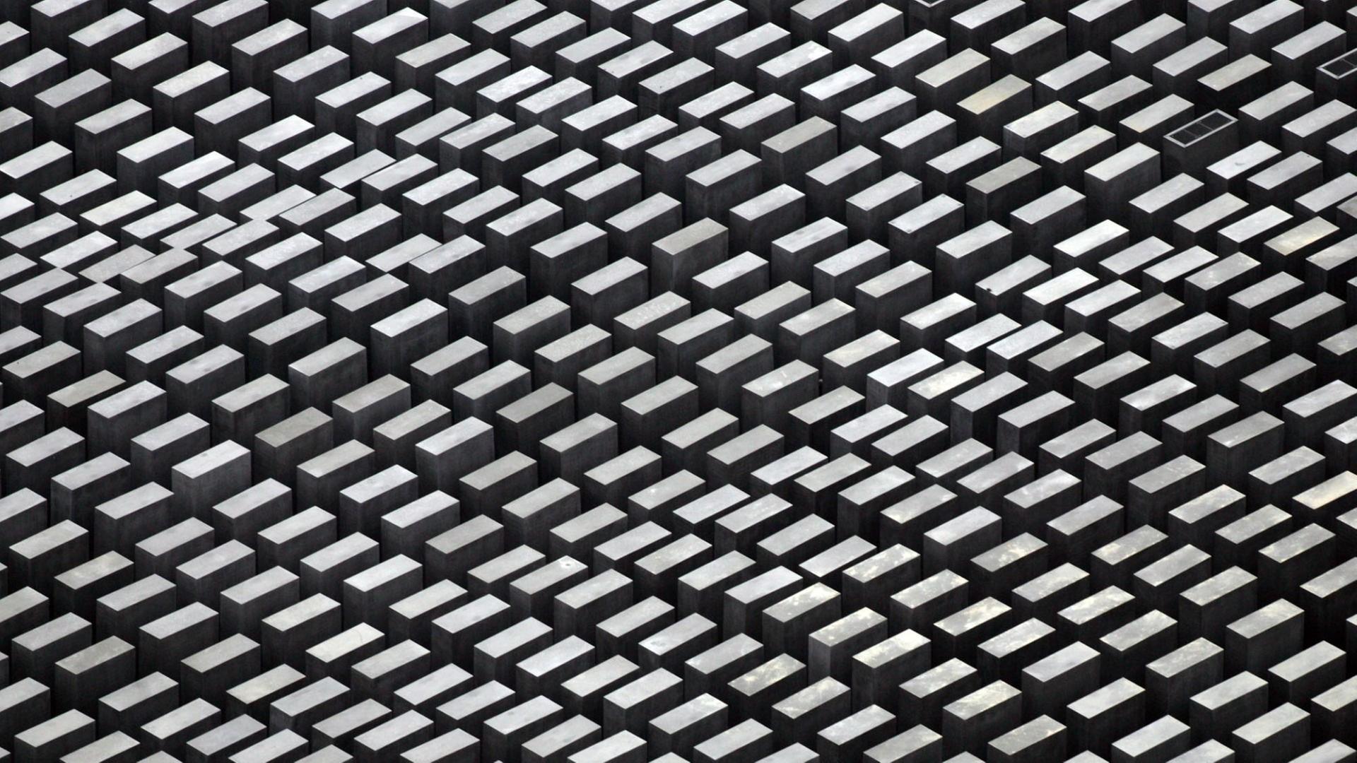 #OnThisDay: Eröffnung Holocaust-Mahnmal Berlin (10.05.2005)