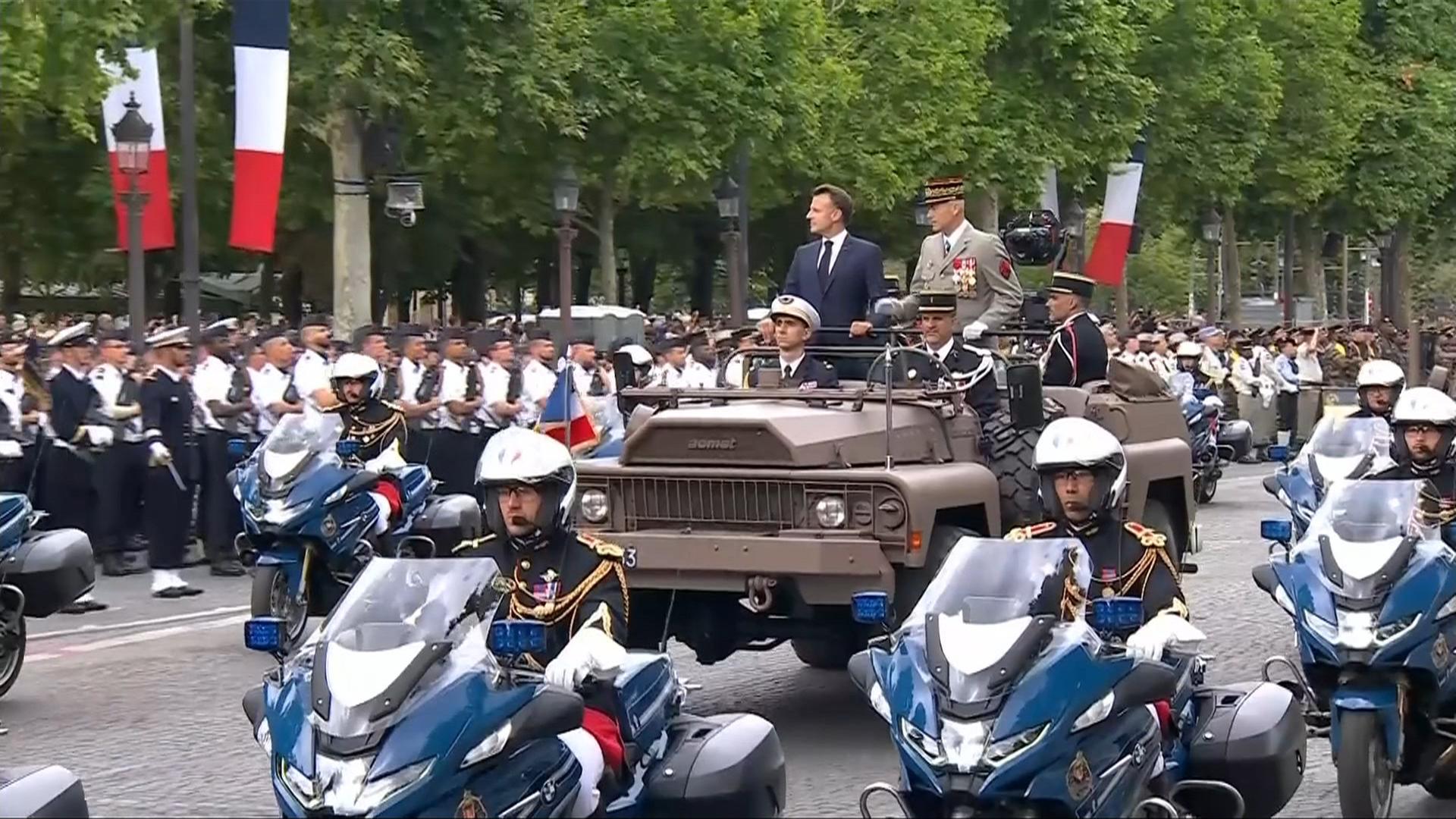Parade zum Französischen Nationalfeiertag
