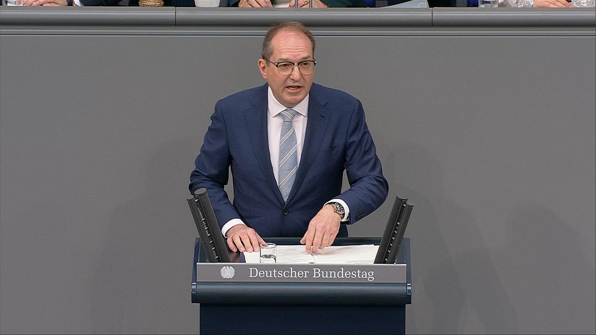 Polizei und Geheimdienste: Werkzeugkasten "deutlich erweitern"