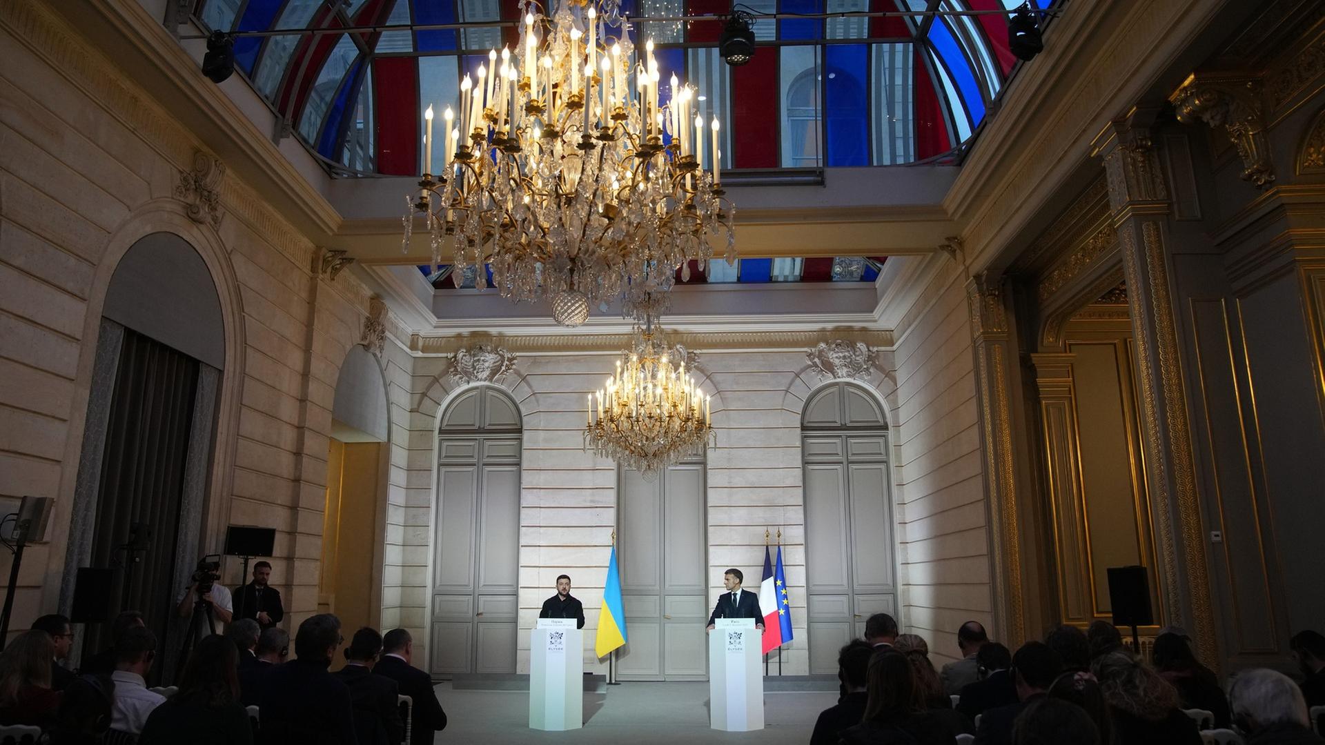 Pressekonferenz des ukrainischen Präsidenten Wolodymyr Selenskyj und des französischen Präsidenten Emmanuel Macron 