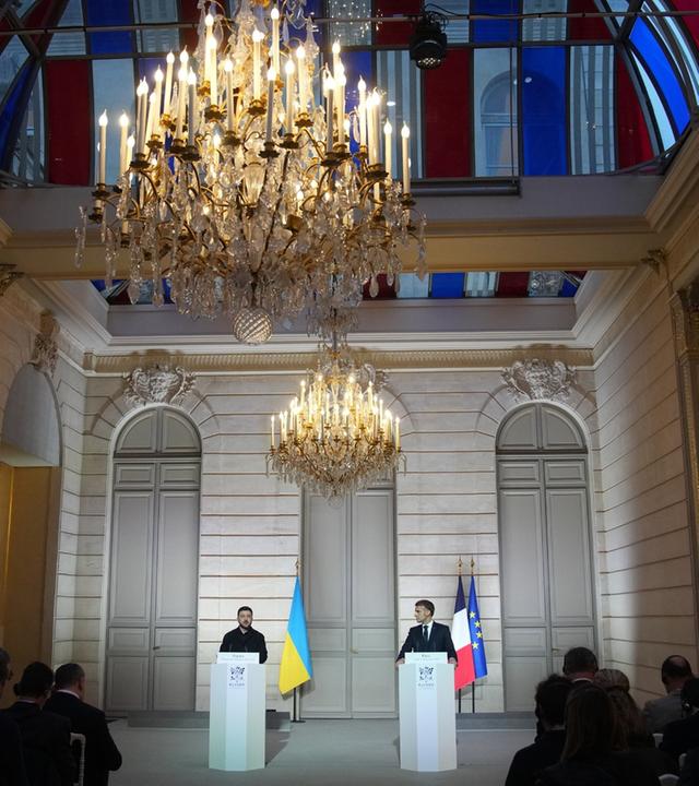 Pressekonferenz des ukrainischen Präsidenten Wolodymyr Selenskyj und des französischen Präsidenten Emmanuel Macron 