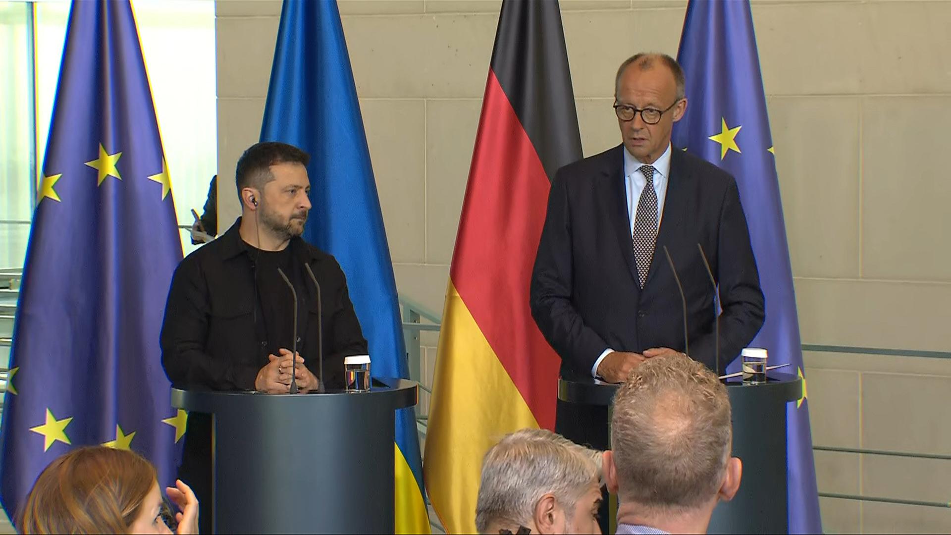 Pressekonferenz in Berlin: Selenskyj und Merz zu Friedenslösungen im Ukraine-Krieg