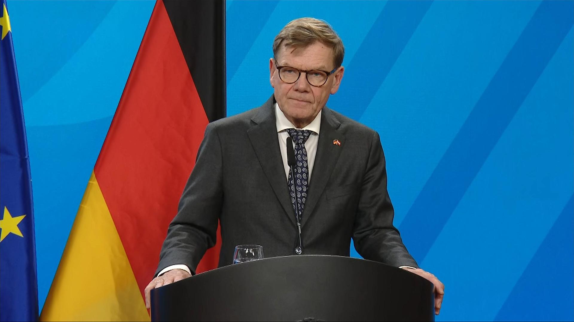 Pressekonferenz mit Bundesaußenminister Johann Wadephul (CDU) und Beate Meinl-Reisinger (NEOS)