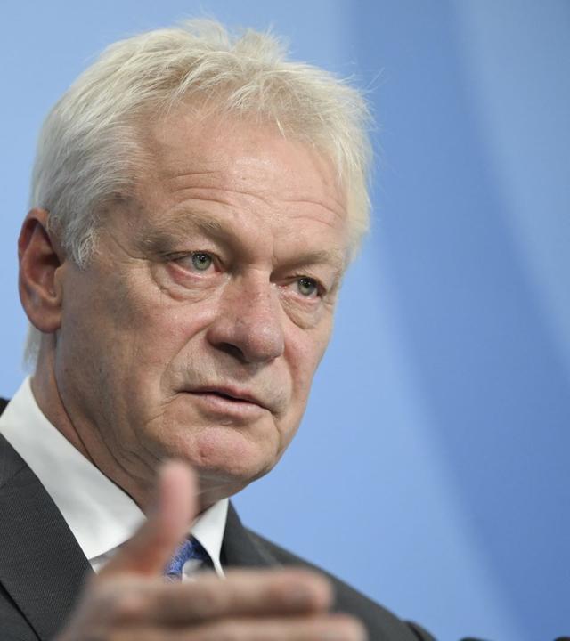 Rainer stellt amtlichen Erntebericht vor