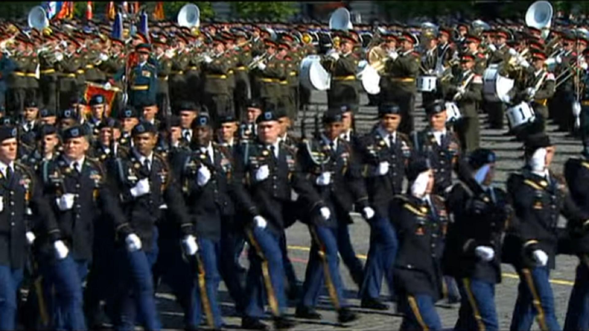 Russ. Militärparade mit Nato-Soldaten 9.5.10