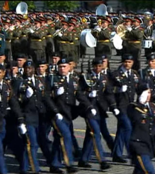Russ. Militärparade mit Nato-Soldaten 9.5.10