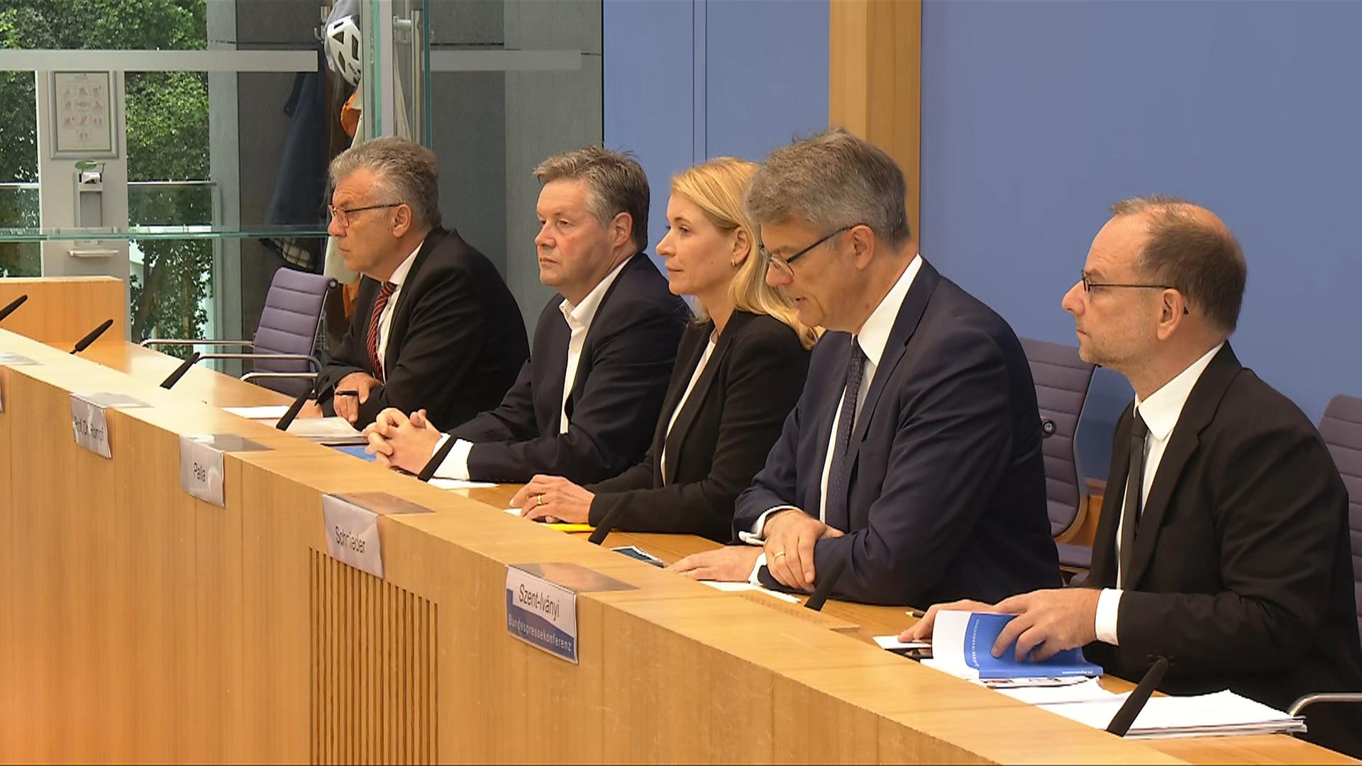 Schnieder: "Wichtiger Tag für Bahn und Schiene"