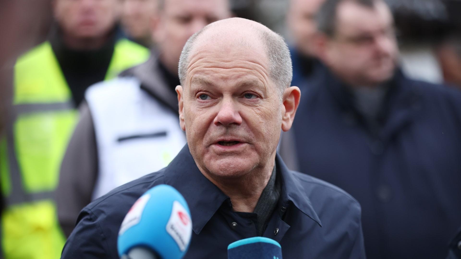 Scholz besucht Flutgebiet in Sachsen-Anhalt