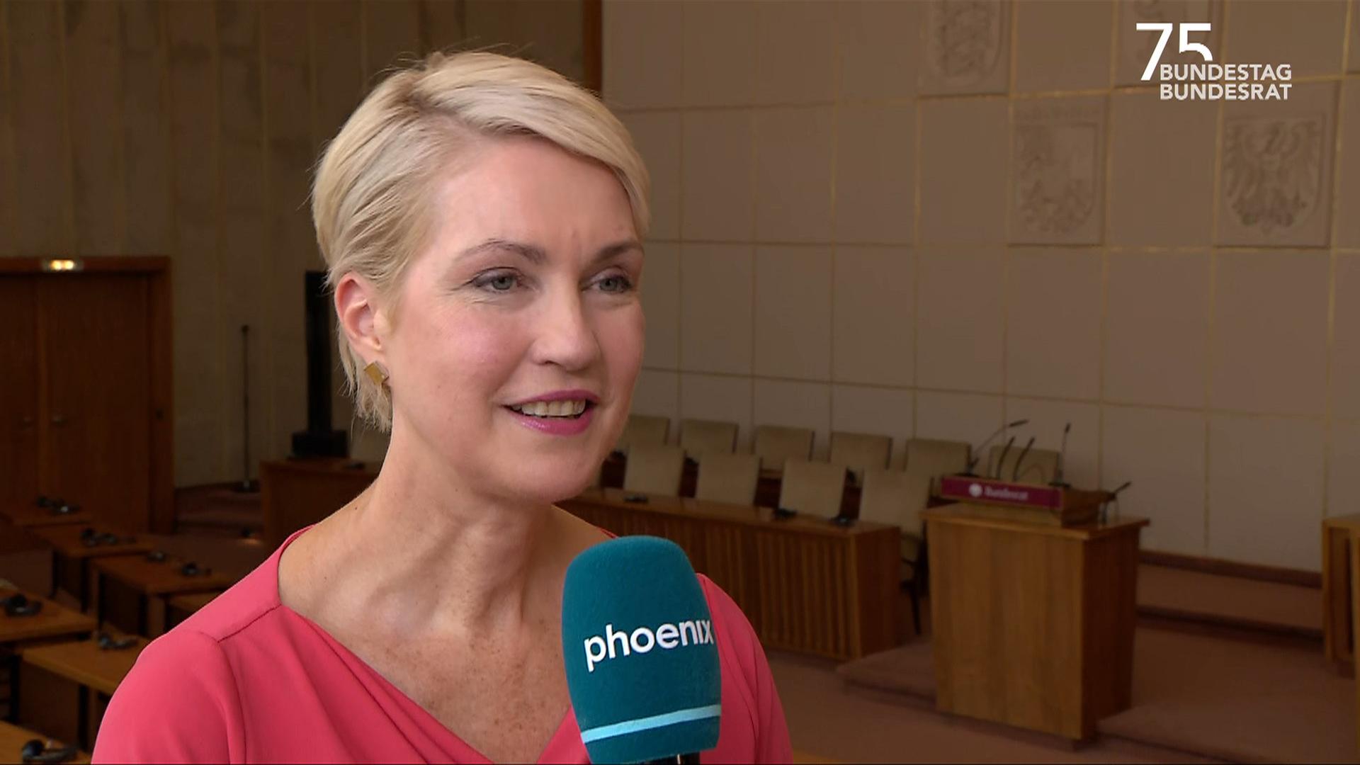 Schwesig: "Keine Macht für Demokratiefeinde"