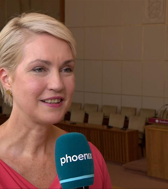 Schwesig: "Keine Macht für Demokratiefeinde"
