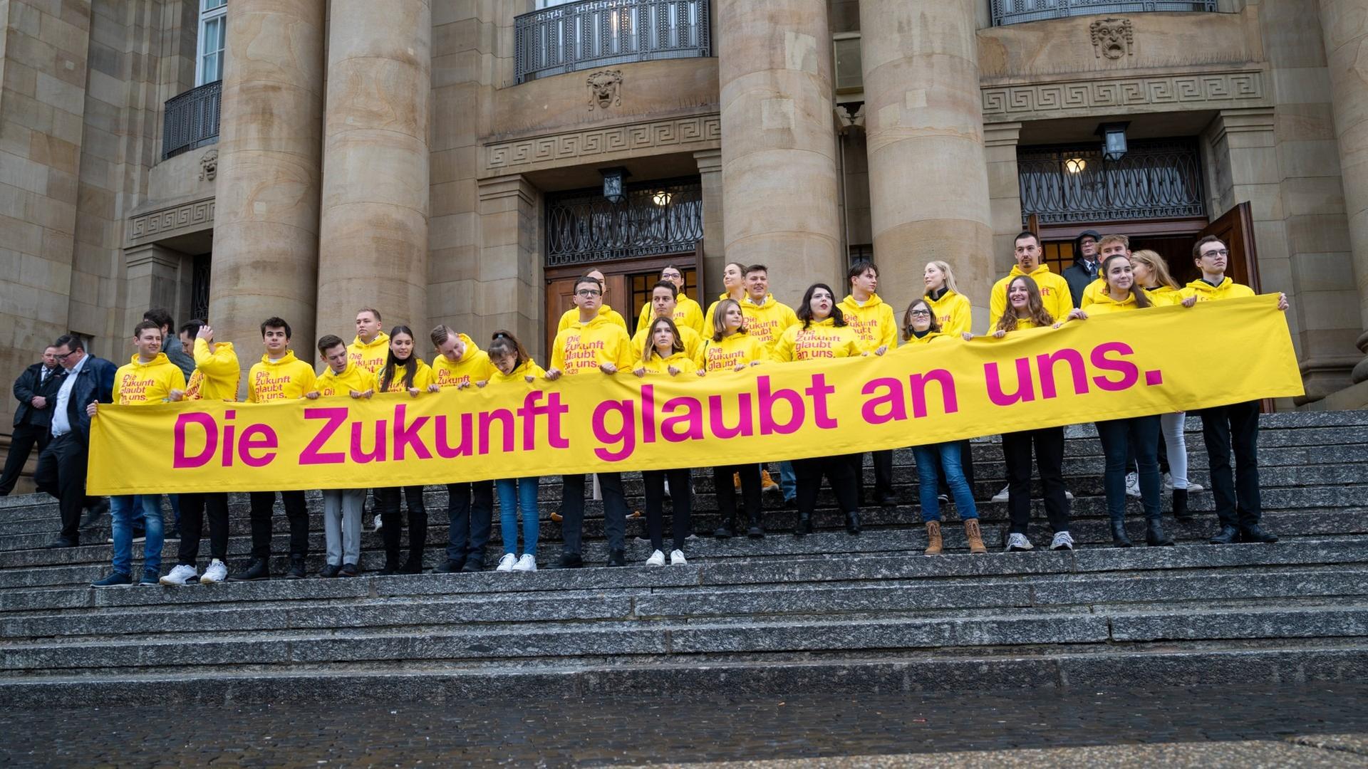 Sparen, streichen, kürzen - Regieren auf Kosten der Jugend?