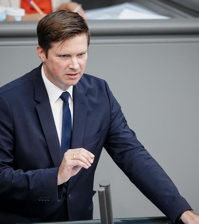 Staatssekretär Toncar bringt Haushalt 2023 ein