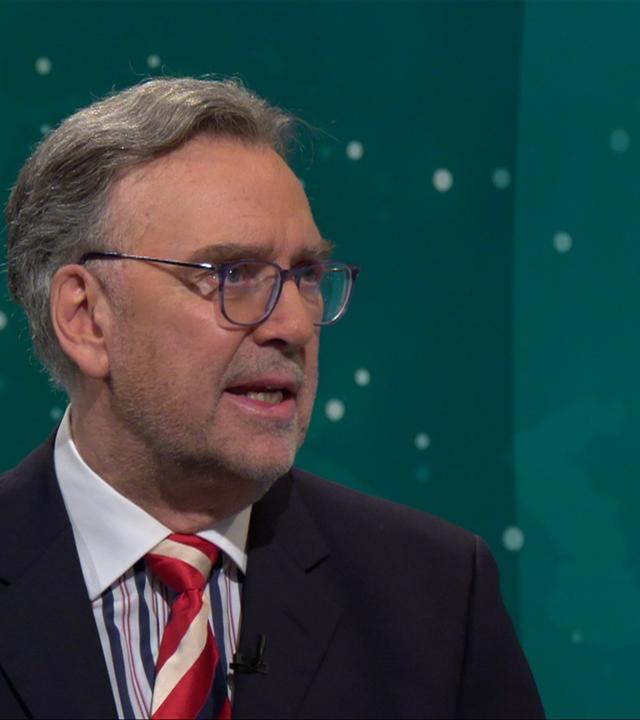 Umbach zur Ukraine: Das, was Putin militärisch nicht erobern kann, versucht er übers Verhandeln