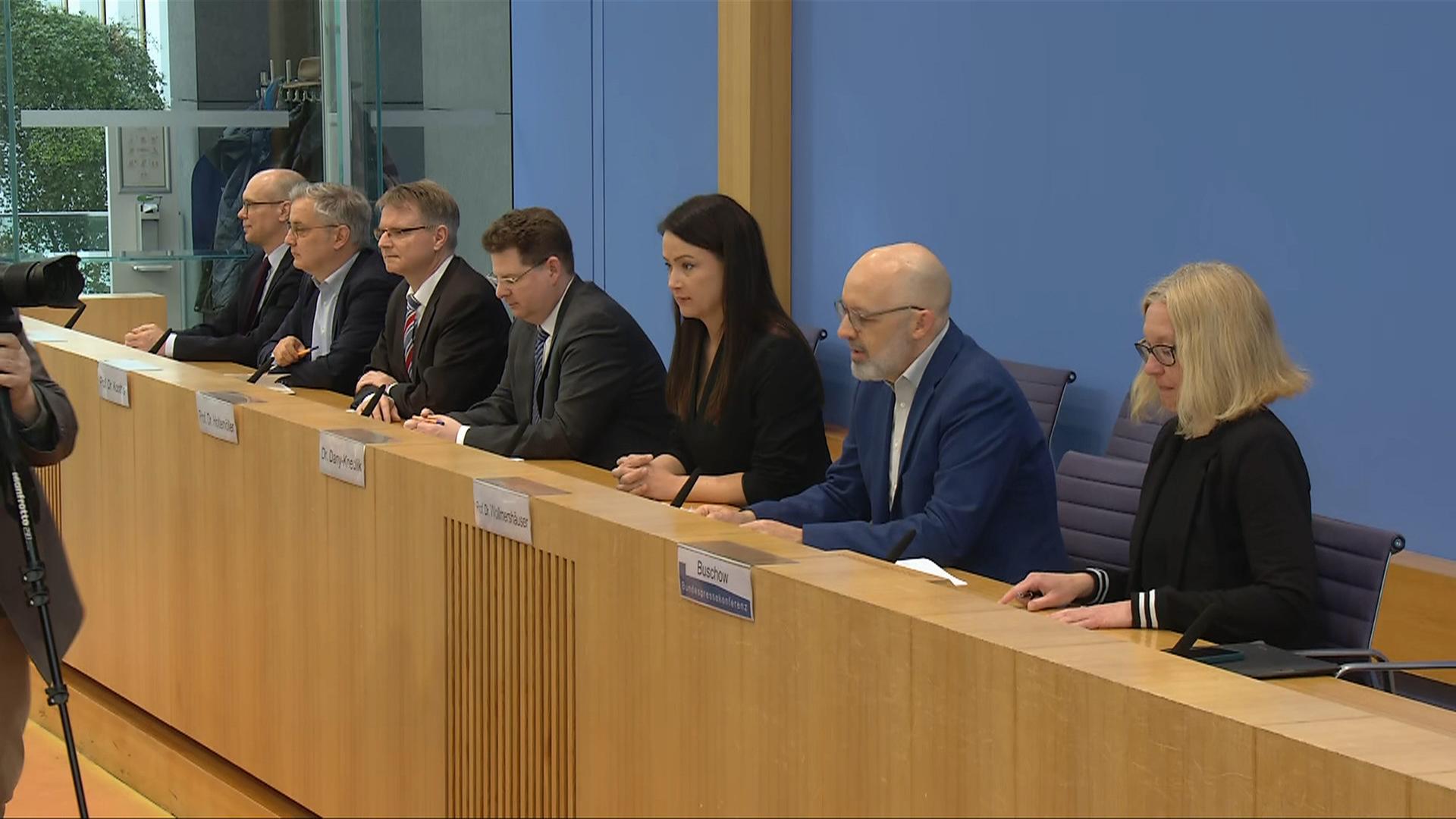 Wirtschaftsinstitute: Konjunkturprognose halbiert