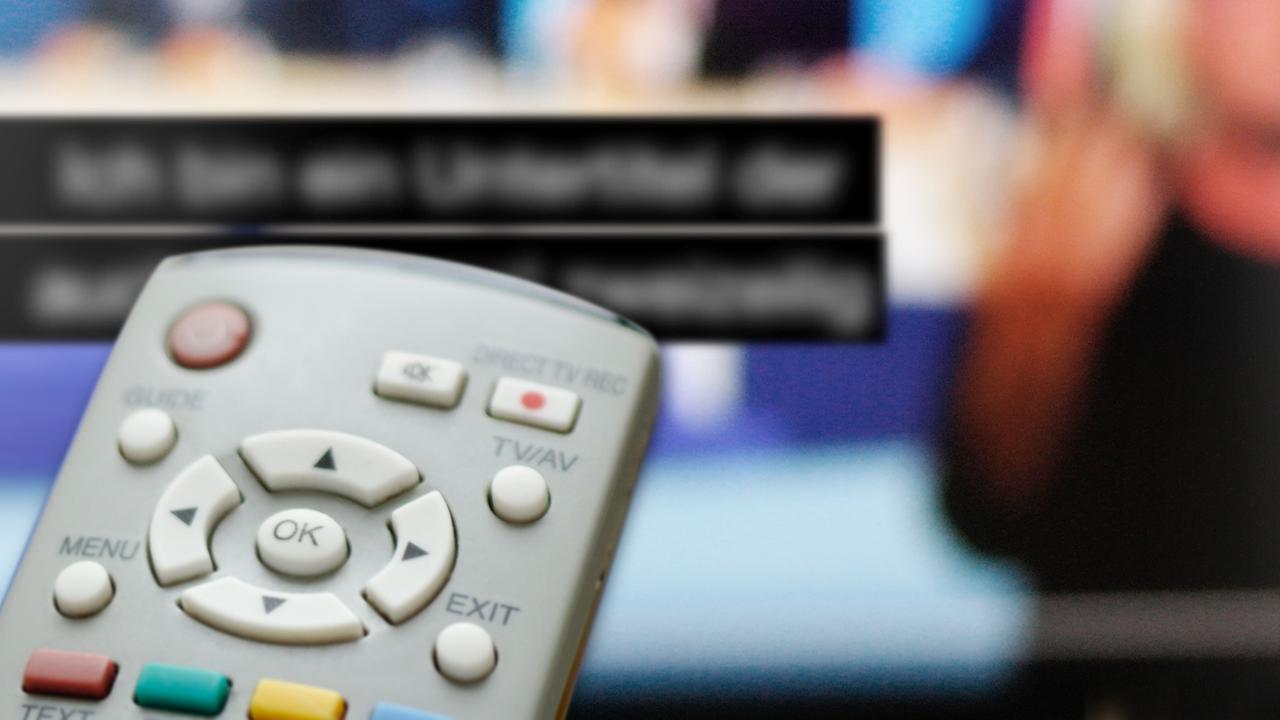 Hörgeschädigte mit Ipad und ZDFmediathek