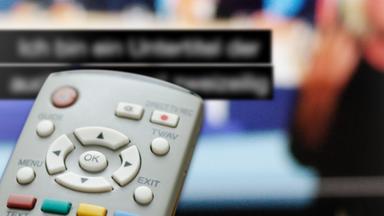 Hörgeschädigte mit Ipad und ZDFmediathek