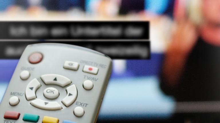 Hörgeschädigte mit Ipad und ZDFmediathek