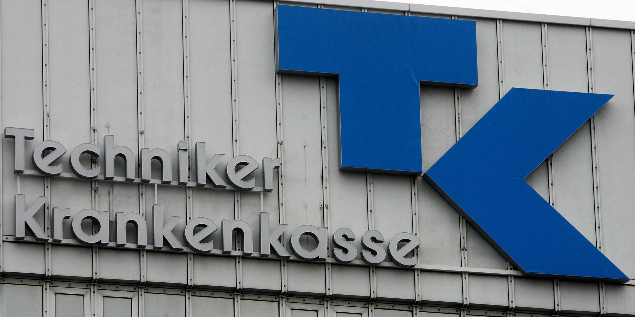 Das logo der techniker krankenkasse (tk), aufgenommen am 8.januar 2008 in hamburg.