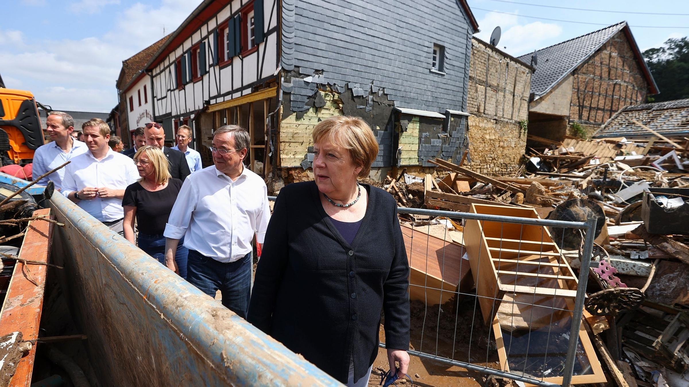 Armin Laschet und Angela Merkel besuchten Bad Münstereifel.