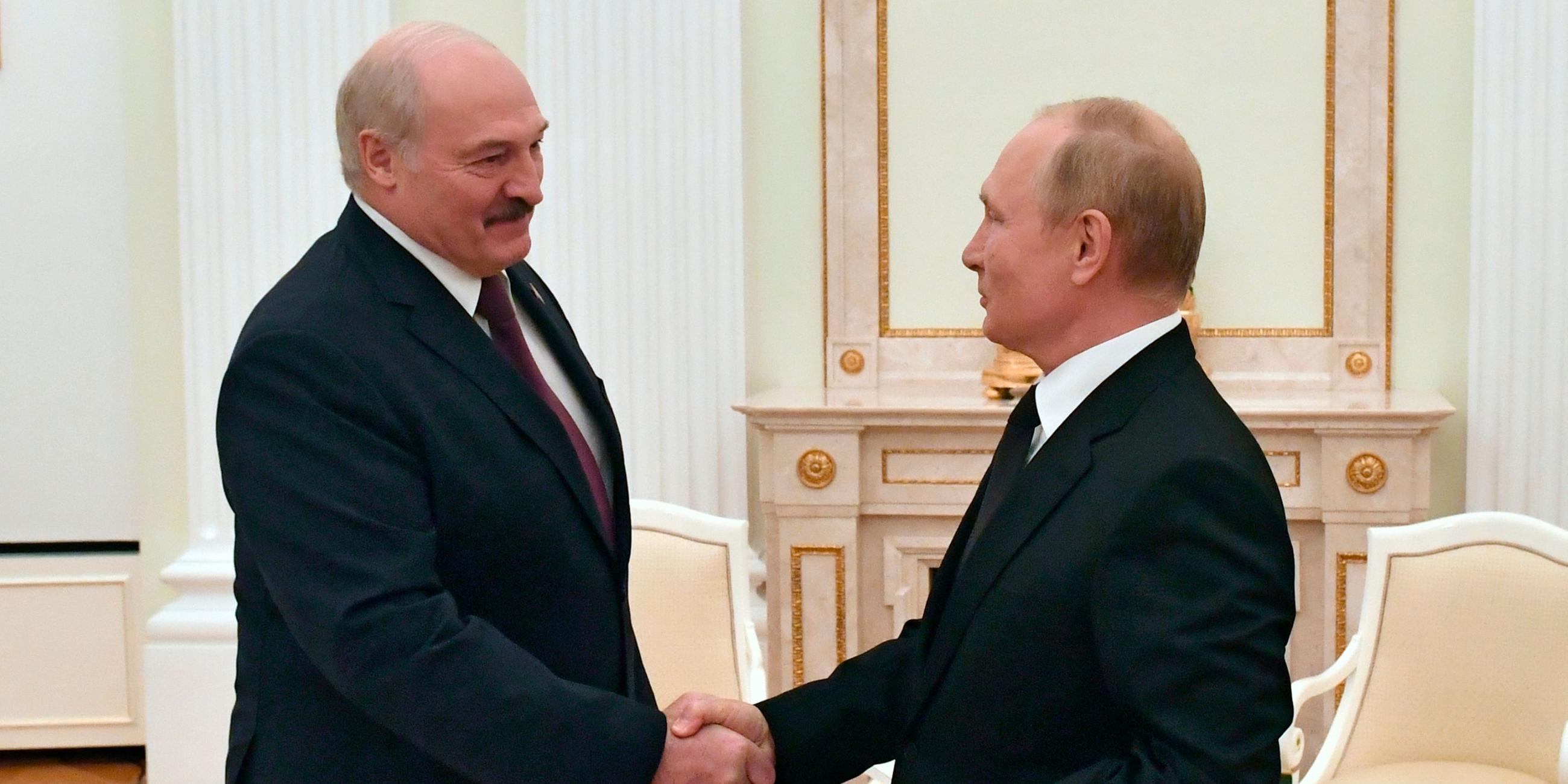 Russlands Präsident Wladimir Putin und sein belarussischer Amtskollege Alexander Lukaschenko. (Archivbild)