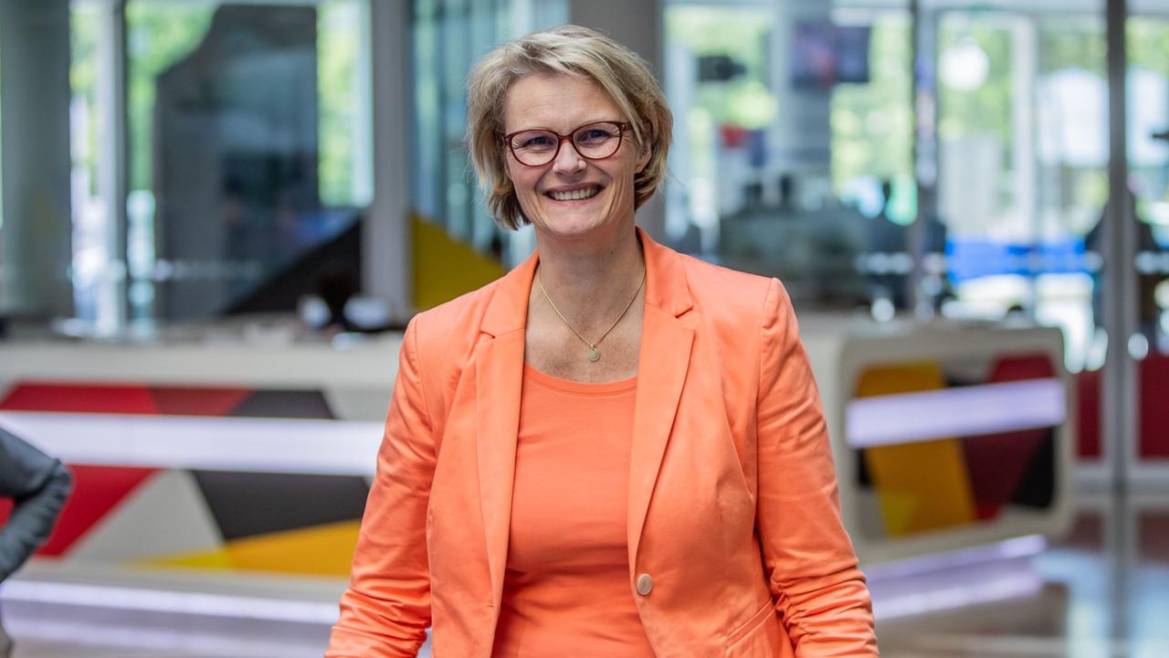 Kabinett berät: Mindestlohn für Auszubildende - ZDFheute