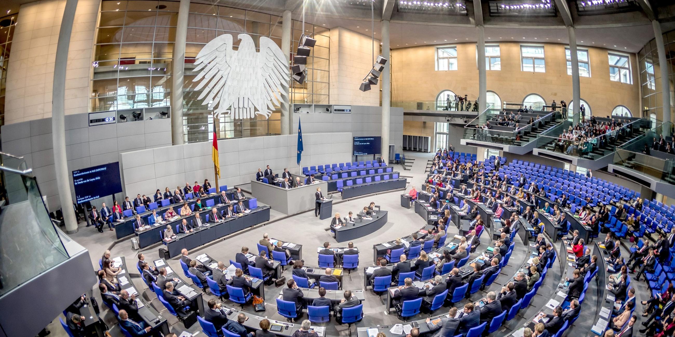 Blick in den Plenarsaal des Bundestages.