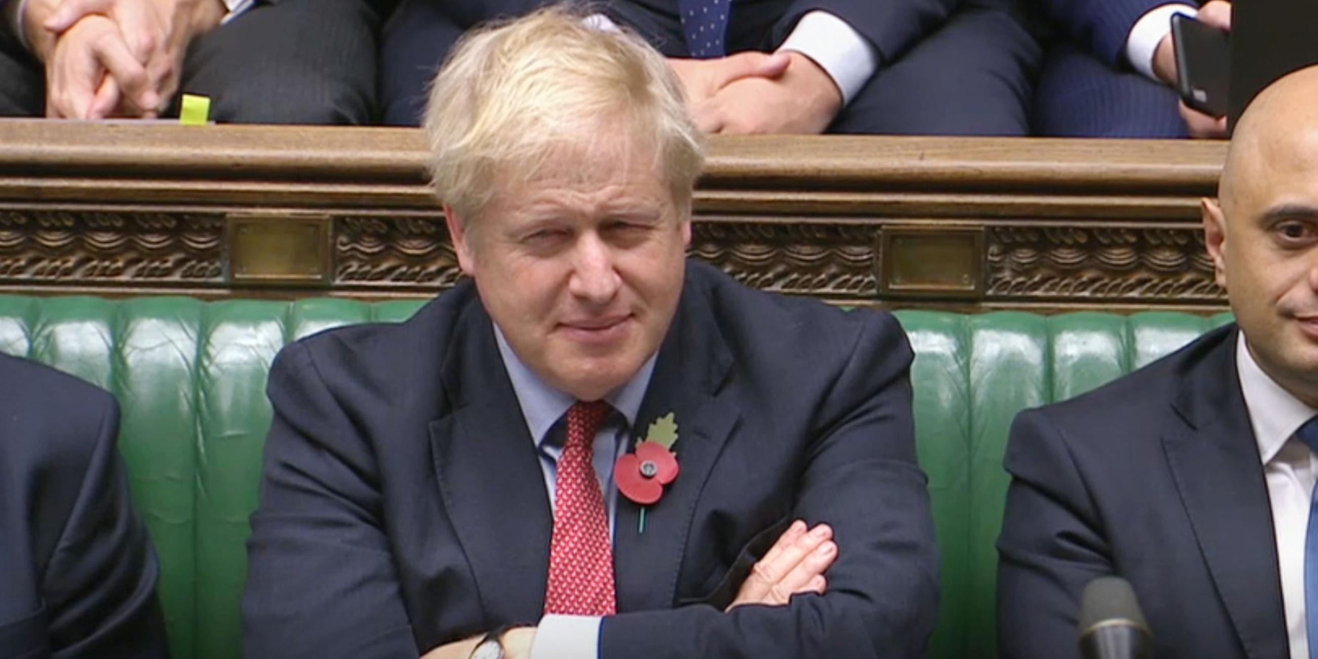 Boris Johnson sitzt im britischen Unterhaus.
