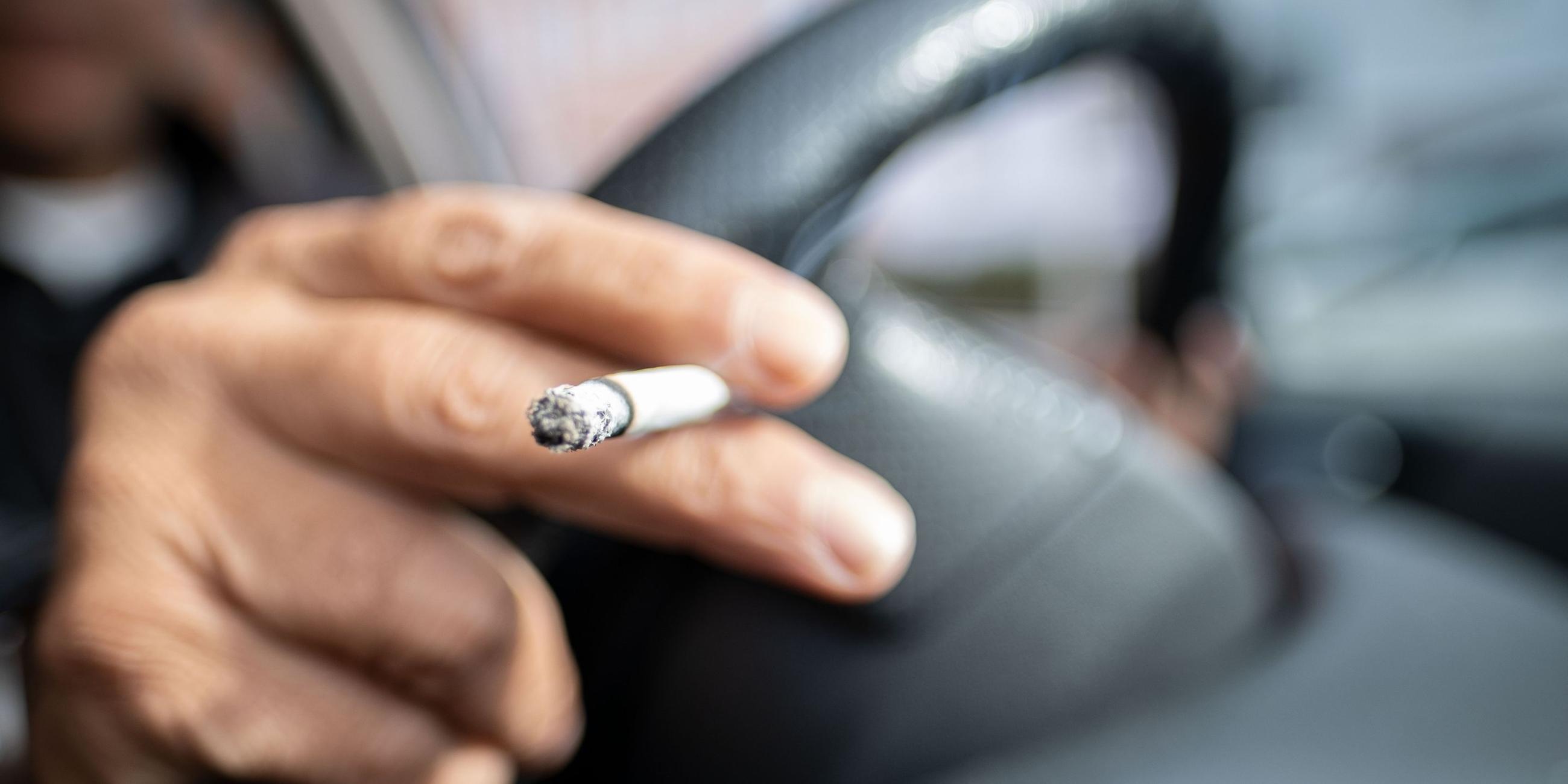 Das Rauchen im Auto soll verboten werden. Archivbild