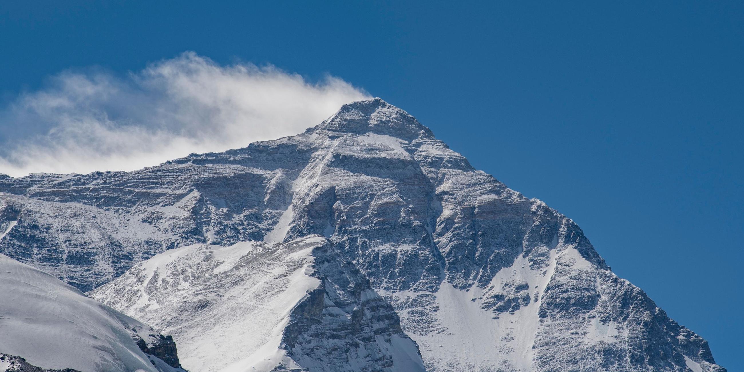 Der Mount Everest ist der höchste Berg der Erde.