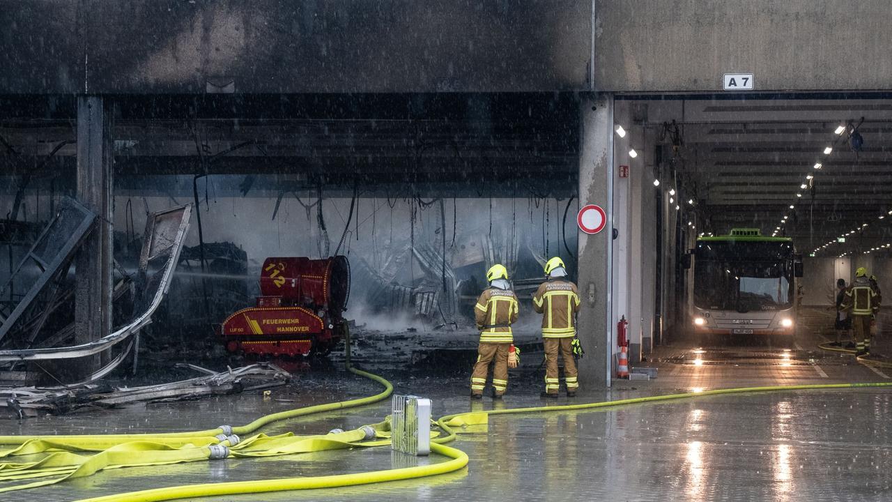 Millionenschaden nach Brand in Bus-Depot
