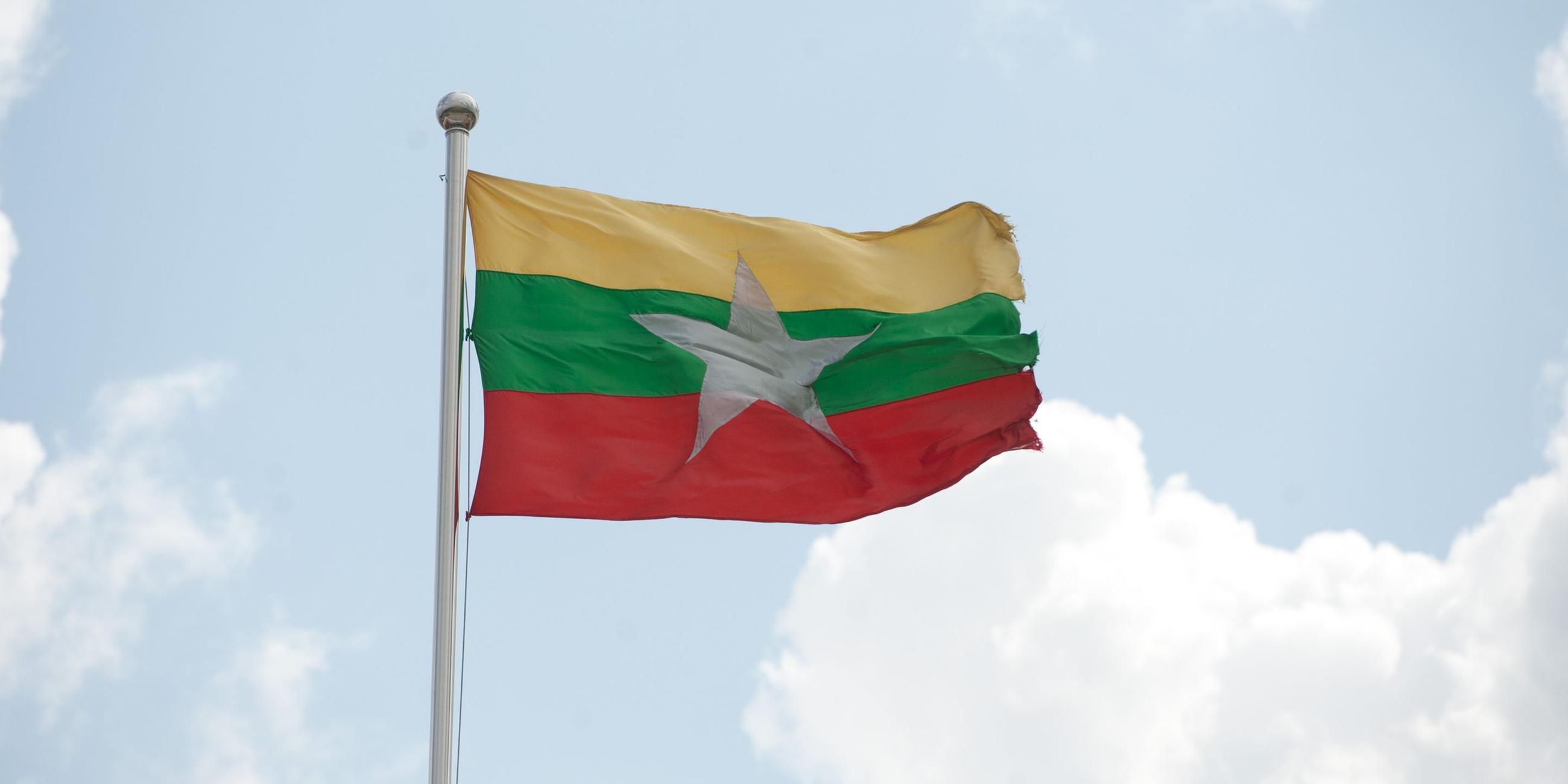 Die Flagge von Myanmar. Symbolbild